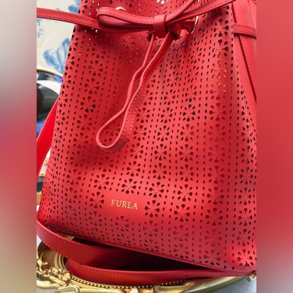 🆕 FURLA 🧿 NWOT Constanza Laser Cut Drawstring Bucket Bag, Red Leather - Picture 8 of 16